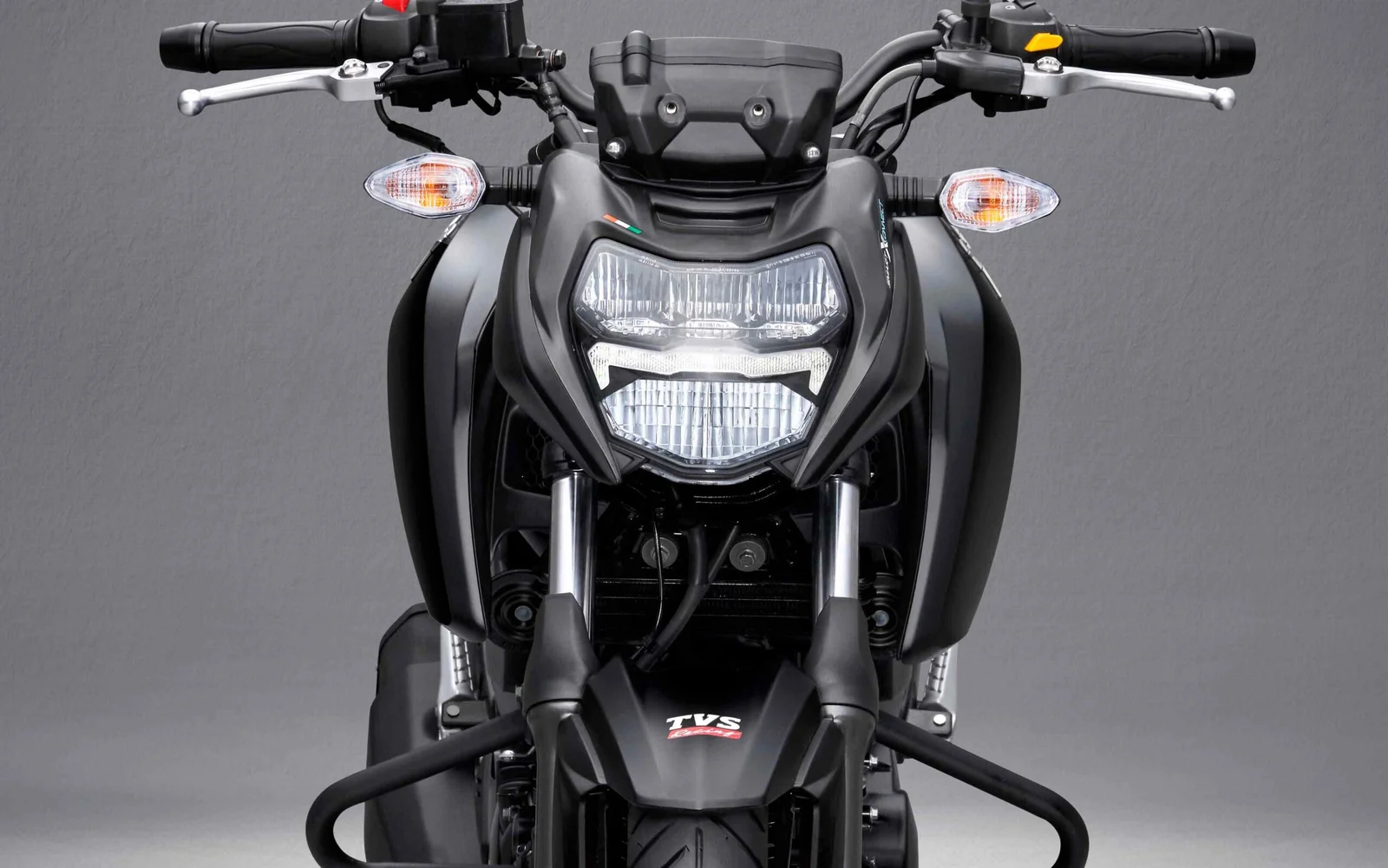 TVS Apache RTR 160 4V — LED headlamp and daytime-running lights · TVS Nepal