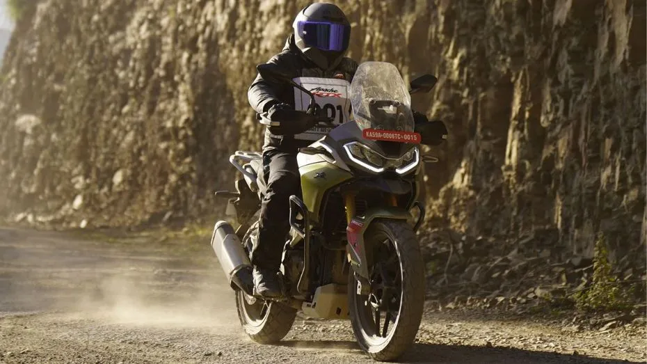 TVS Apache RTX 300 — exterior
