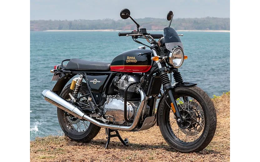 Royal Enfield Interceptor 650 — front three-quarter