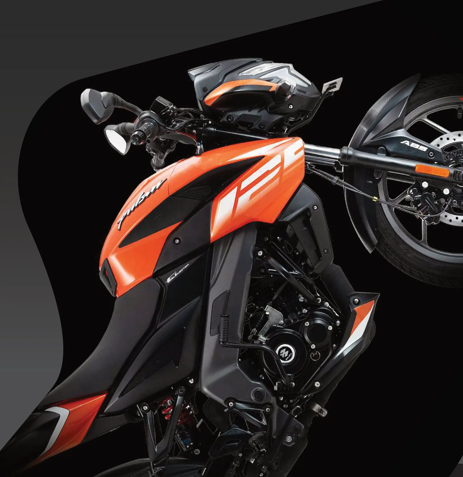 Pulsar NS125 — front three-quarter detail