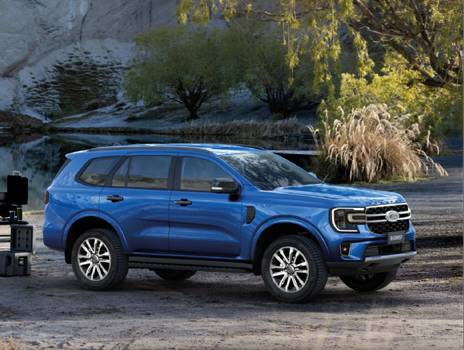 Ford Everest — bold grille SUV exterior design