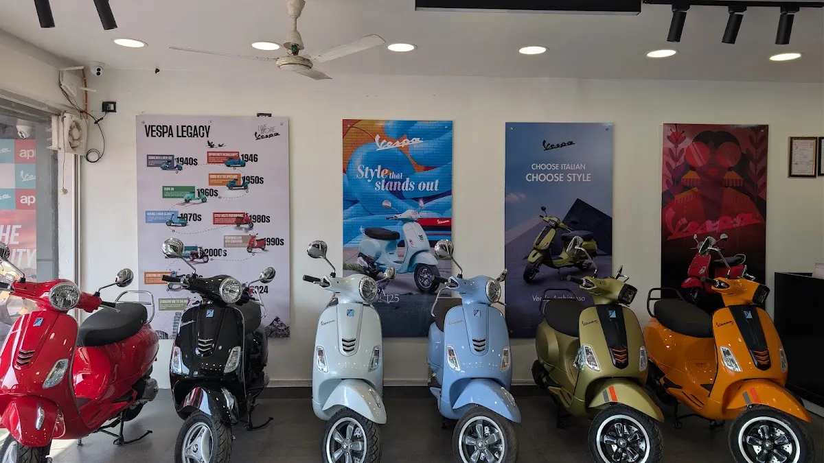 Vespa Showroom — Haatkhola Road